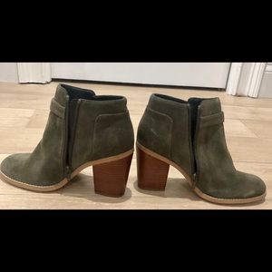 Used Sole Society Lyriq dark taupe suede bootie